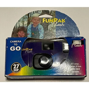 New in Box "FunPak" Disposable Camera, 27 Exposure, 35 MM Flash, Expired 06/2003